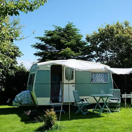 Kitty Unique 60s Caravan Set In Pretty Garden